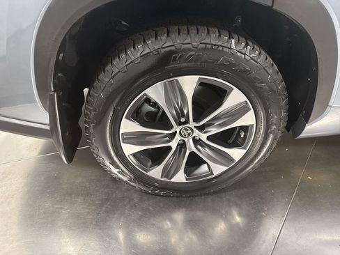 Used 2021 Toyota Highlander XLE image 13