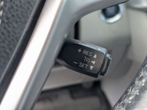 Used 2016 Toyota Highlander Limited image 19