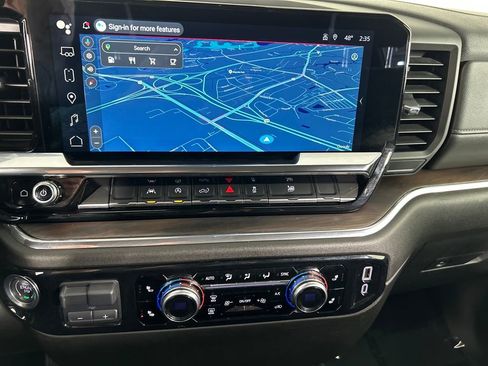 Used 2025 GMC Sierra 1500 SLT image 16