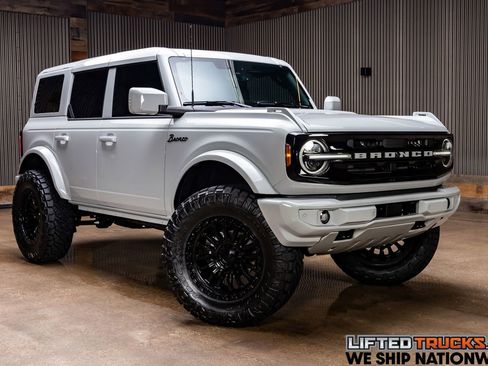 Used 2026 Ford Bronco Outer Banks AWD/4WD image 1