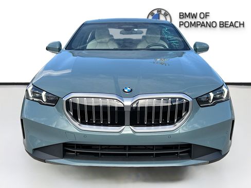 New 2025 BMW 530i RWD image 2