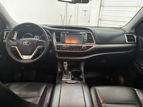 Used 2016 Toyota Highlander XLE FWD image 19