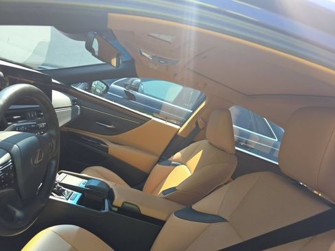Used 2022 Lexus ES 350 w/ Premium Package FWD image 5