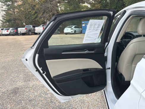 Used 2018 Ford Fusion Titanium image 29