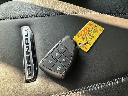 Used 2025 GMC Yukon XL Denali AWD/4WD image 8