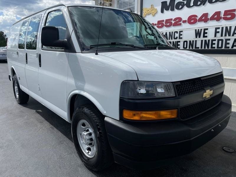 Used 2020 Chevrolet Express 3500 w/ Driver Convenience Package RWD image 2