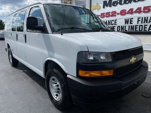 Used 2020 Chevrolet Express 3500 w/ Driver Convenience Package RWD image 2