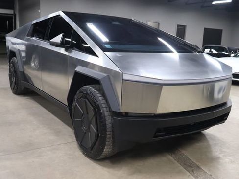 Used 2024 Tesla Cybertruck AWD Crew Cab image 8