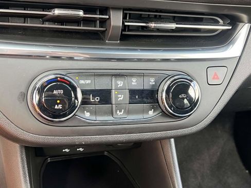 Used 2024 Buick Envista Preferred w/ Convenience I Package FWD image 28