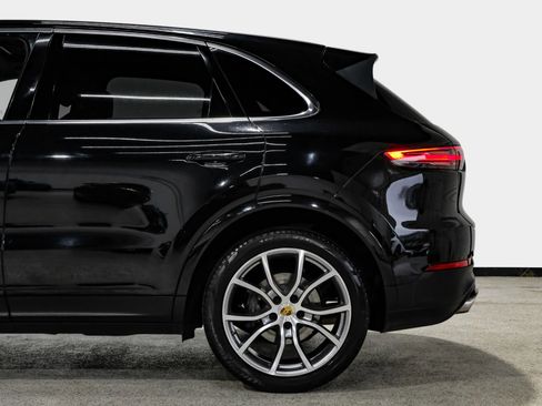 Used 2019 Porsche Cayenne Sport Utility 4D image 11