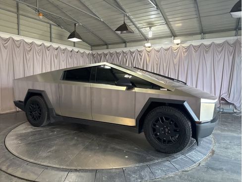 Used 2024 Tesla Cybertruck AWD Crew Cab image 7