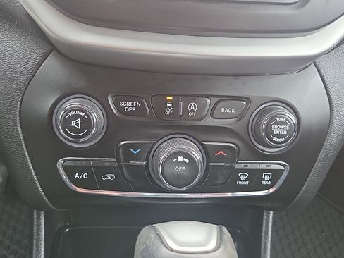 Used 2016 Jeep Cherokee Trailhawk image 22