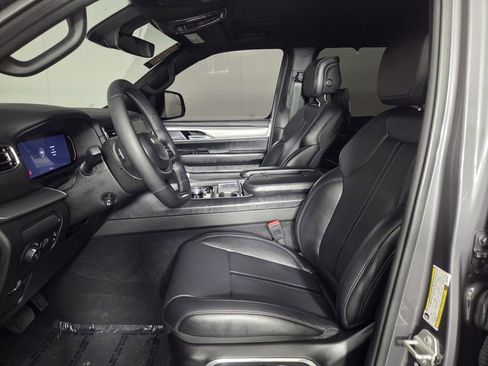 Certified 2024 Jeep Wagoneer Series II w/ Convenience Group I image 12