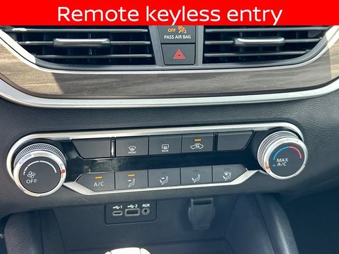 Used 2025 Nissan Altima 2.5 SV FWD image 19