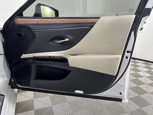 Used 2025 Lexus ES 350 w/ Premium Package FWD image 31