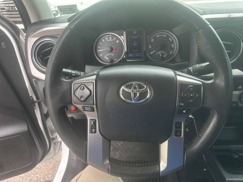 Used 2019 Toyota Tacoma SR5 RWD image 15