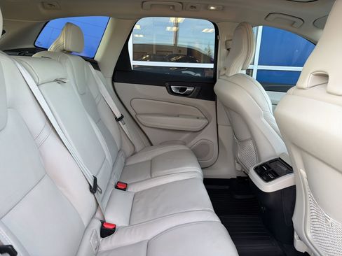 Used 2024 Volvo XC60 B5 Ultimate w/ Protection Package Premier image 15