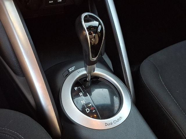 Used 2017 Hyundai Veloster Value Edition FWD image 9