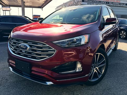 Used 2019 Ford Edge Titanium w/ Equipment Group 301A FWD image 3