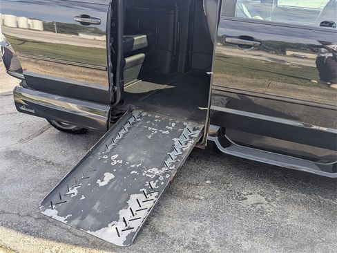 Used 2018 Ford Focus ST image 29