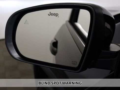 Used 2022 Jeep Compass Latitude image 3