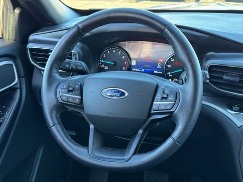 Used 2020 Ford Explorer XLT w/ Equipment Group 202A image 26