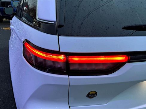 Used 2024 Jeep Grand Cherokee Limited image 39