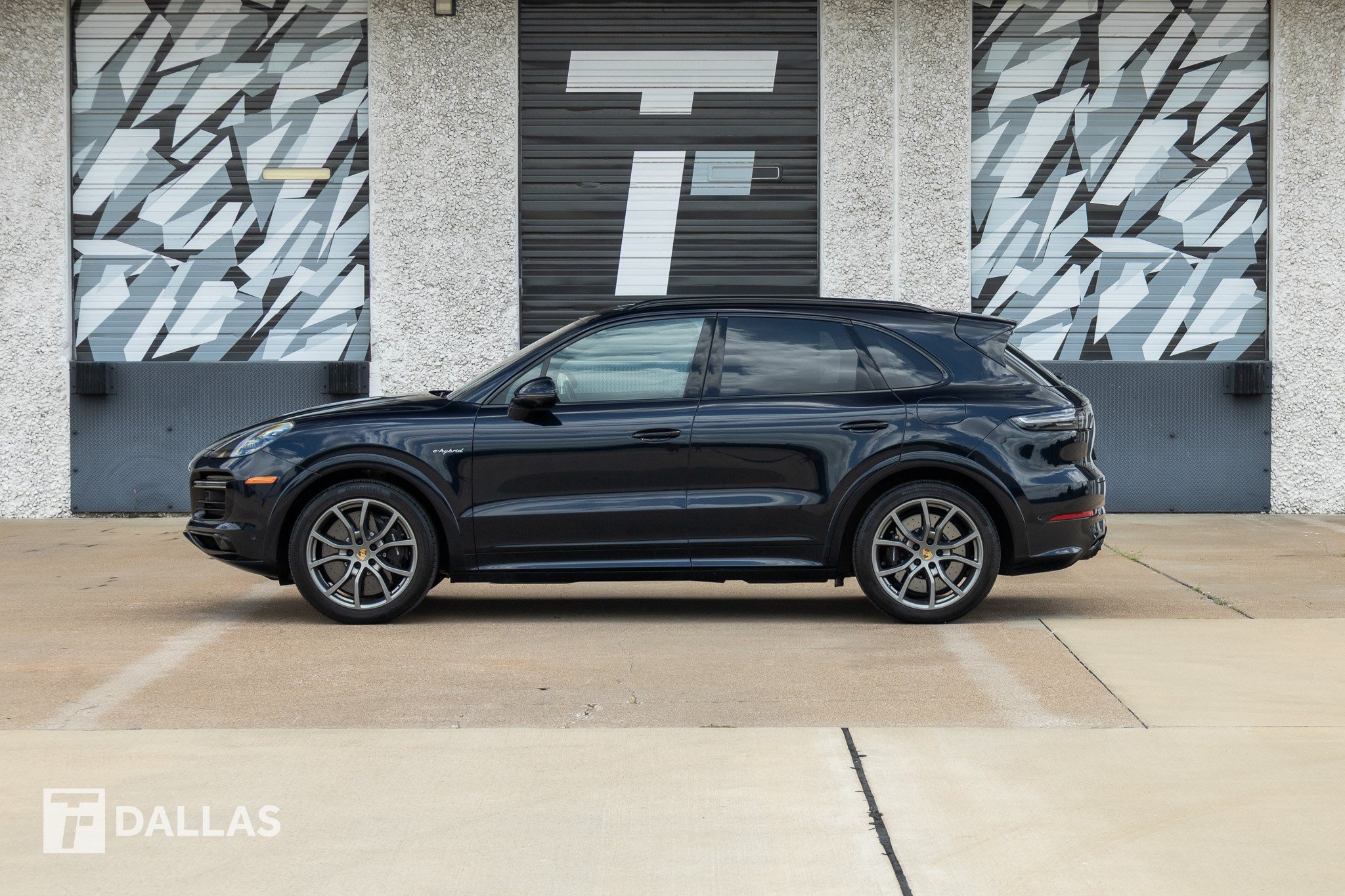 Used 2023 Porsche Cayenne Turbo S AWD/4WD image 1