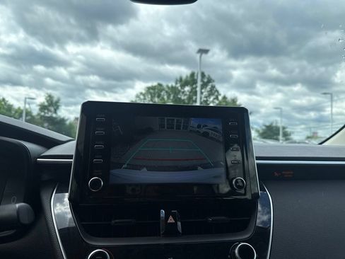 Used 2020 Toyota Corolla LE FWD image 19