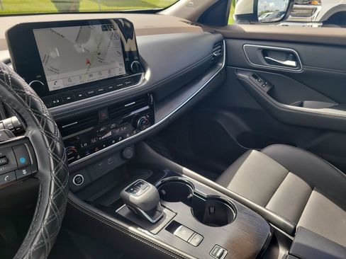 Used 2021 Nissan Rogue SL w/ Premium Package FWD image 24