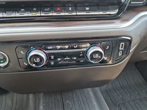 Used 2022 GMC Sierra 1500 SLT AWD/4WD image 16