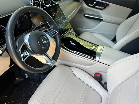 Used 2024 Mercedes-Benz GLC 300 4MATIC image 4