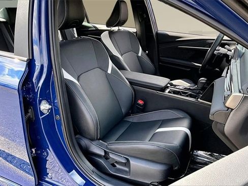 Used 2025 Toyota Camry SE image 26