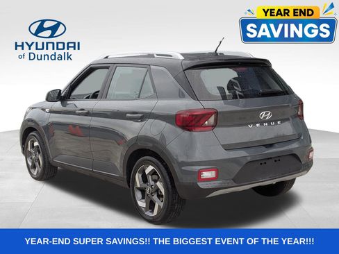 Used 2025 Hyundai Venue Limited image 11