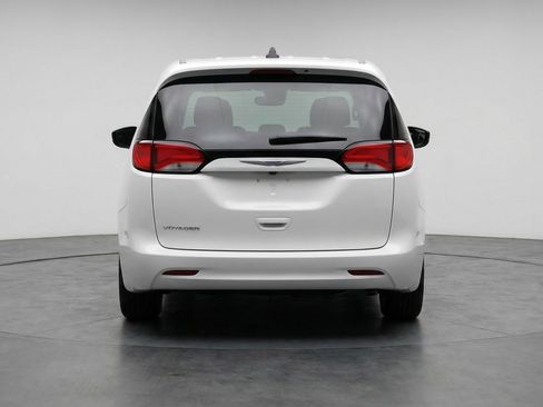 Used 2024 Chrysler Voyager LX FWD image 7