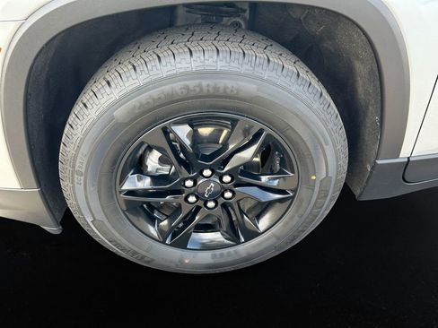 Certified 2023 Chevrolet Traverse LT FWD image 9