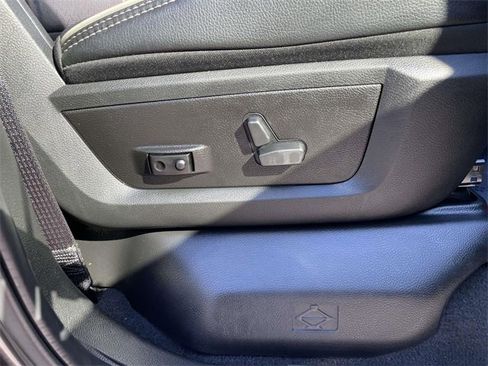 Used 2024 RAM 3500 Laramie w/ Night Edition image 32