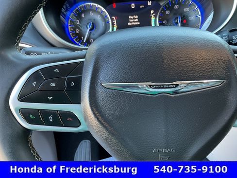 Used 2024 Chrysler Pacifica Touring-L FWD image 36