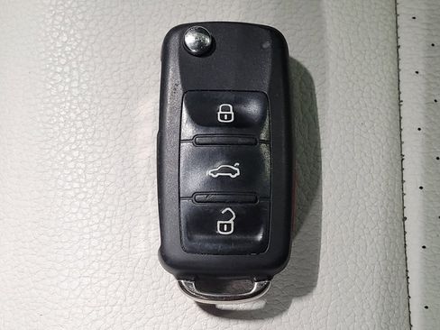Used 2016 Volkswagen Jetta Sport FWD image 32