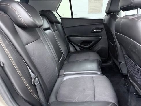 Used 2022 Chevrolet Trax LT w/ Driver Confidence Package AWD/4WD image 19