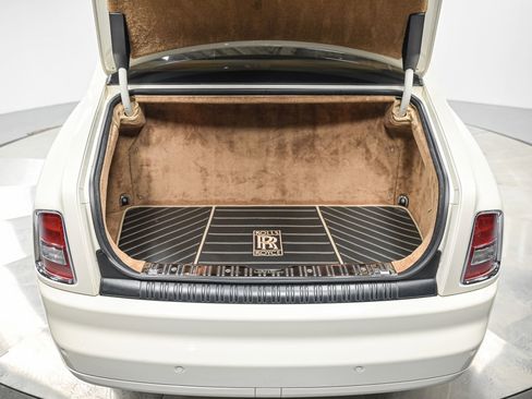Used 2004 Rolls-Royce Phantom Sedan RWD image 7