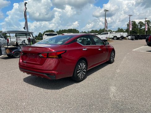 Used 2025 Nissan Altima 2.5 SV FWD image 5