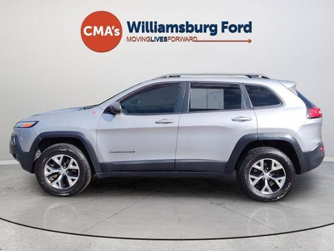Used 2018 Jeep Cherokee Trailhawk w/ Comfort/Convenience Group AWD/4WD image 2