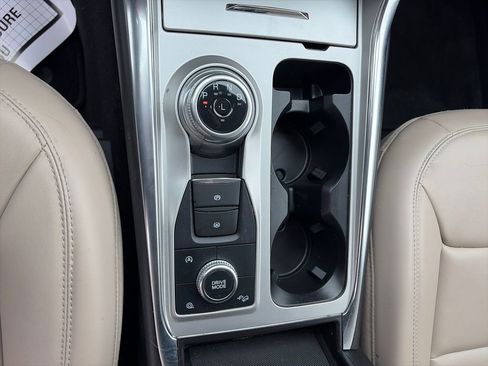 Used 2024 Ford Explorer XLT w/ Equipment Group 202A image 25