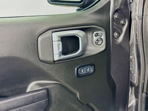 Used 2024 Jeep Gladiator Sport AWD/4WD image 17