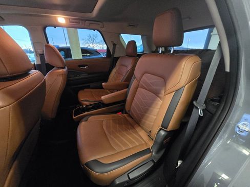 Used 2022 Nissan Pathfinder Platinum w/ Cargo Package image 23