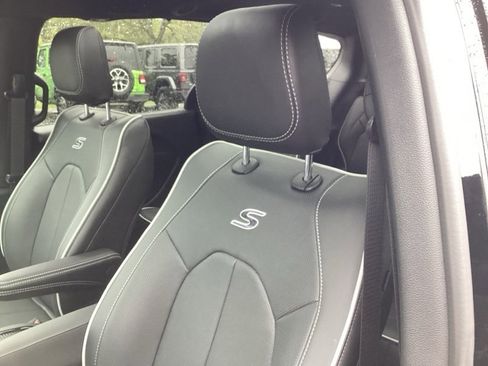 New 2026 Chrysler Pacifica Limited w/ S Appearance Package image 25