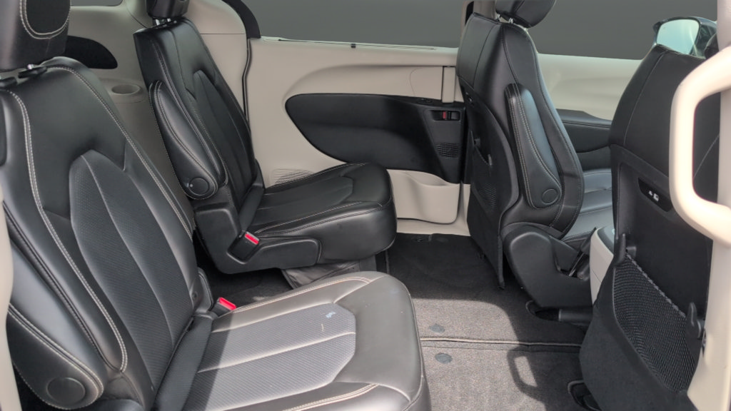 Used 2024 Chrysler Pacifica Touring-L FWD image 25