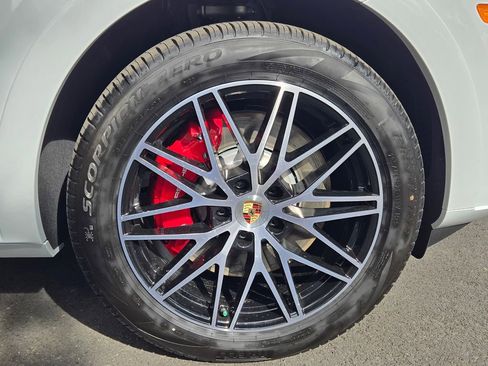 New 2026 Porsche Cayenne S image 11