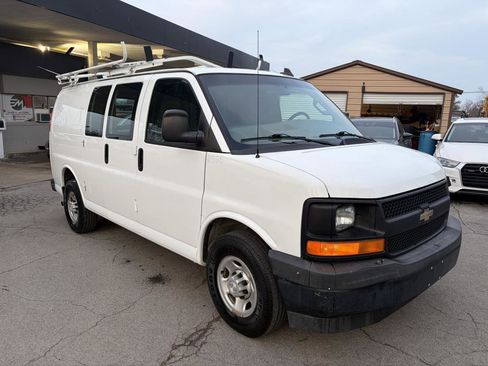 Used 2017 Chevrolet Express 2500 image 3